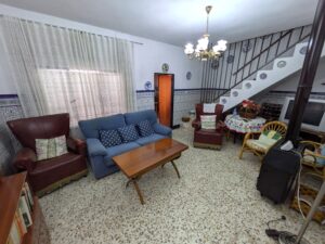 Casa De Dos Plantas Con Patio En La Garrovilla