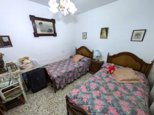 Casa De Dos Plantas Con Patio En La Garrovilla