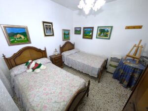 Casa De Dos Plantas Con Patio En La Garrovilla