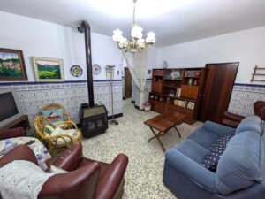 Casa De Dos Plantas Con Patio En La Garrovilla