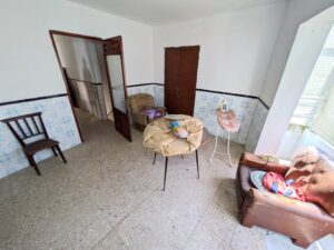 Casa de 3 Plantas con Terraza en Alcuéscar