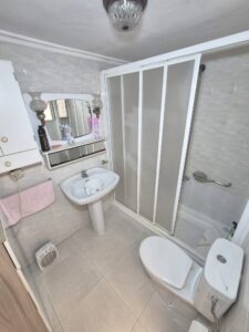 Vivienda con Casa Baja, Piso y Cochera en Santa Amalia