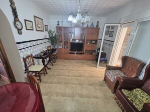 Vivienda con Casa Baja, Piso y Cochera en Santa Amalia