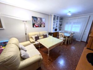 Casa con Patio Zona Centro (La Argentina)