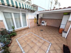 Casa con Patio Zona Centro (La Argentina)