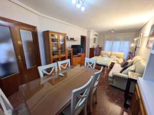 Casa con Patio Zona Centro (La Argentina)