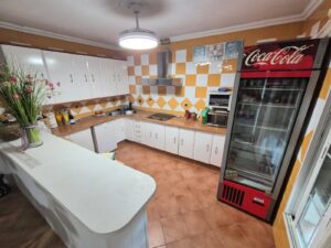 Finca Rústica Hipotecable con Piscina en Zona Las Arenas