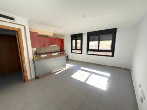 Piso bajo con patio, garaje y trastero, Polideportivo