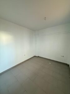 Piso bajo con patio, garaje y trastero, Polideportivo
