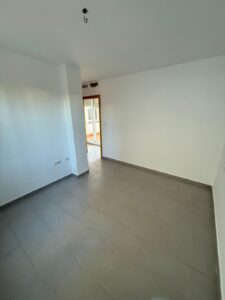 Piso bajo con patio, garaje y trastero, Polideportivo