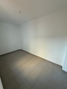 Piso bajo con patio, garaje y trastero, Polideportivo