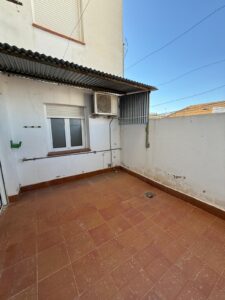 Piso bajo con patio, garaje y trastero, Polideportivo