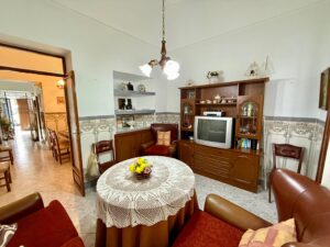 Casa baja a un paso de la Avenida de la Paz, Almendralejo