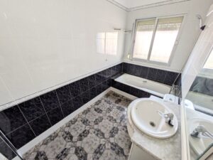 Casa Baja Semi-reformada en Zona Centro