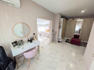 Chalet con Piscina en Don Álvaro