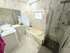 Chalet con Piscina en Don Álvaro