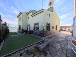 Chalet con Piscina en Don Álvaro