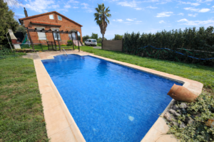 Casa de Campo con Piscina en Esparragalejo