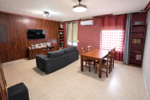 Casa de 2 plantas con Patio en Mirandilla