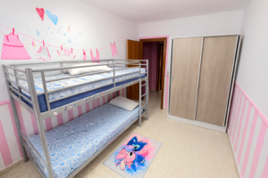 Casa de 2 plantas con Patio en Mirandilla