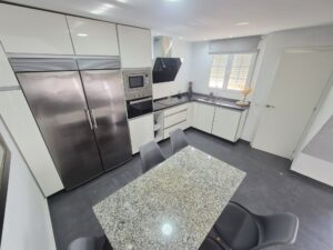 Casa reformada con Patio en Zona Abadias