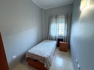 Piso bajo amueblado en Ctra de la Fuente