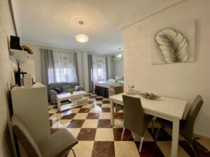 Piso bajo con patio, Ctra Santa Marta