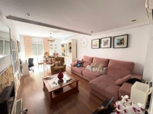 SE VENDE CHALET EN ZONA NUEVO CÁCERES