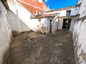 Casa con Patio en Guareña