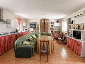 SE VENDE PARCELA CON VIVIENDA A 10 MINUTOS DE CÁCERES