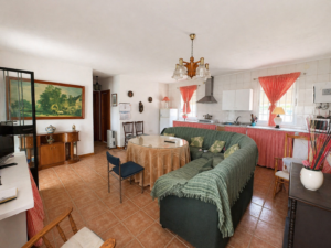 SE VENDE PARCELA CON VIVIENDA A 10 MINUTOS DE CÁCERES