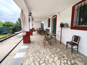 SE VENDE PARCELA CON VIVIENDA A 10 MINUTOS DE CÁCERES