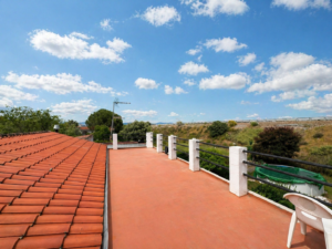 SE VENDE PARCELA CON VIVIENDA A 10 MINUTOS DE CÁCERES