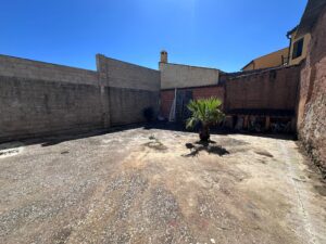 Gran casa con nave, patio y terreno, Puebla de Sancho Pérez