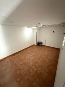 Local junto a Avenida de la Paz, Almendralejo