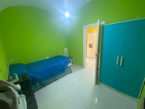 Casa baja en buen estado, Zona Las Mercedes