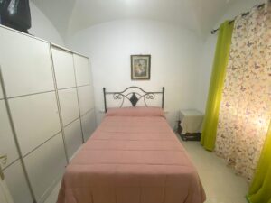 Casa baja en buen estado, Zona Las Mercedes