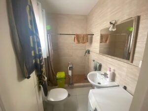 Casa baja en buen estado, Zona Las Mercedes