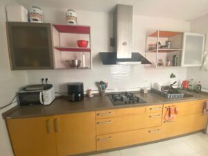 Casa baja en buen estado, Zona Las Mercedes