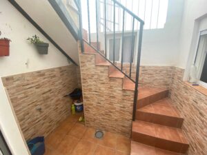 Casa baja en buen estado, Zona Las Mercedes