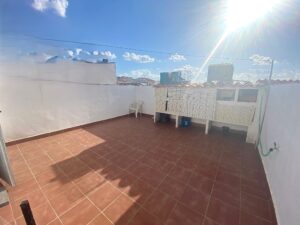 Casa baja en buen estado, Zona Las Mercedes