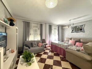 Piso bajo con patio, Ctra Santa Marta