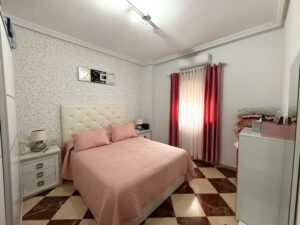 Piso bajo con patio, Ctra Santa Marta