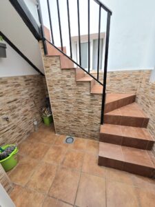 Casa baja en buen estado, Zona Las Mercedes