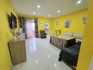 Casa baja en buen estado, Zona Las Mercedes