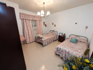 Casa de Dos Plantas con Patio en Mirandilla