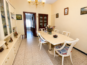 Casa de Dos Plantas en el Centro