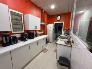 SE VENDE AMPLIA VIVIENDA EN AVENIDA VIRGEN DE LA MONTAÑA, CÁCERES