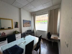 SE VENDE AMPLIA VIVIENDA EN AVENIDA VIRGEN DE LA MONTAÑA, CÁCERES