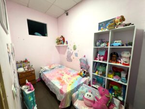 SE VENDE AMPLIA VIVIENDA EN AVENIDA VIRGEN DE LA MONTAÑA, CÁCERES